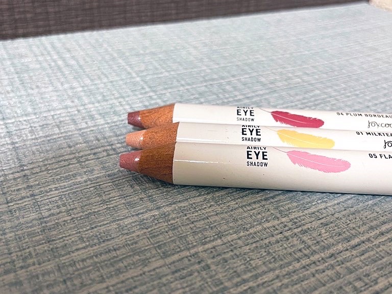 ジョイココ エアリーアイシャドウ 04 プラムボルドー/Joy.coco(ジョイココ)/単色アイシャドウを使ったクチコミ（1枚目）