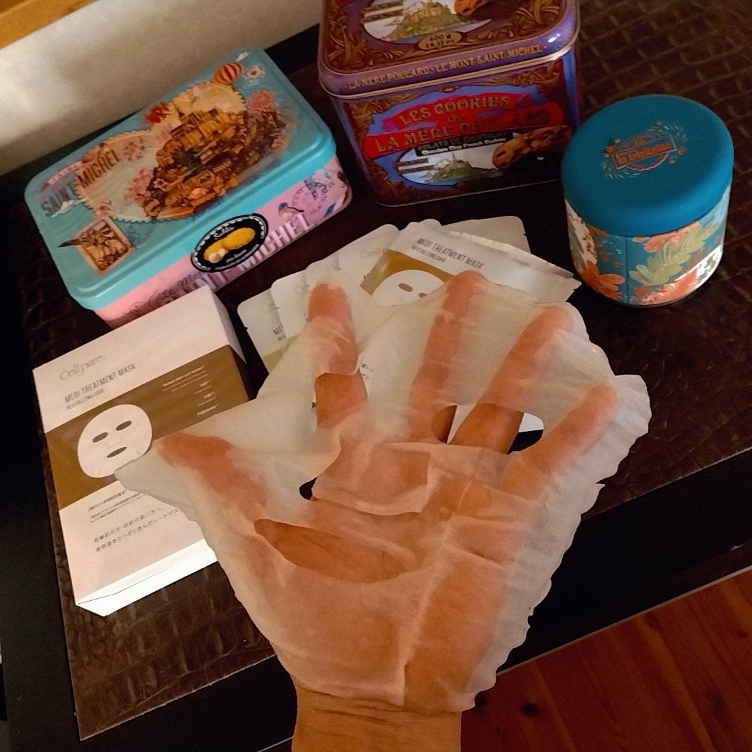 mcgroupakiko on LIPS 「毎日毎日新しい事の連続で、脳が糖分を欲していますが、同時に週末..」(3枚目)