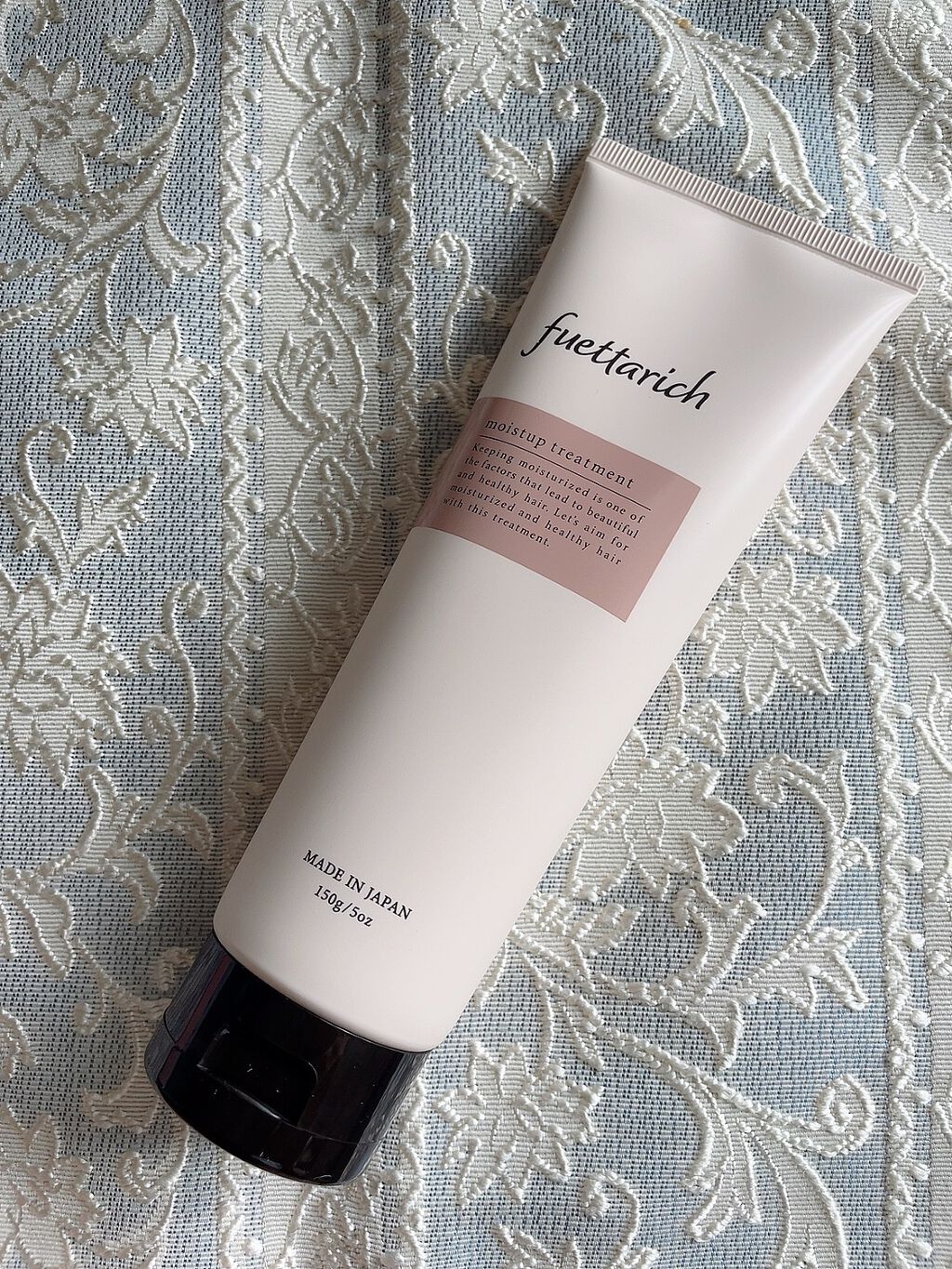 fuettarich moistup treatment
フエッタリッチ　モイストアップ　トリートメント

髪全体に伸ばしやすくなめらかな指通り
ドライヤーの熱も味方に変える「ヒートモイスト処方」で
乾かした後もしんなりと髪が柔らかいのも嬉