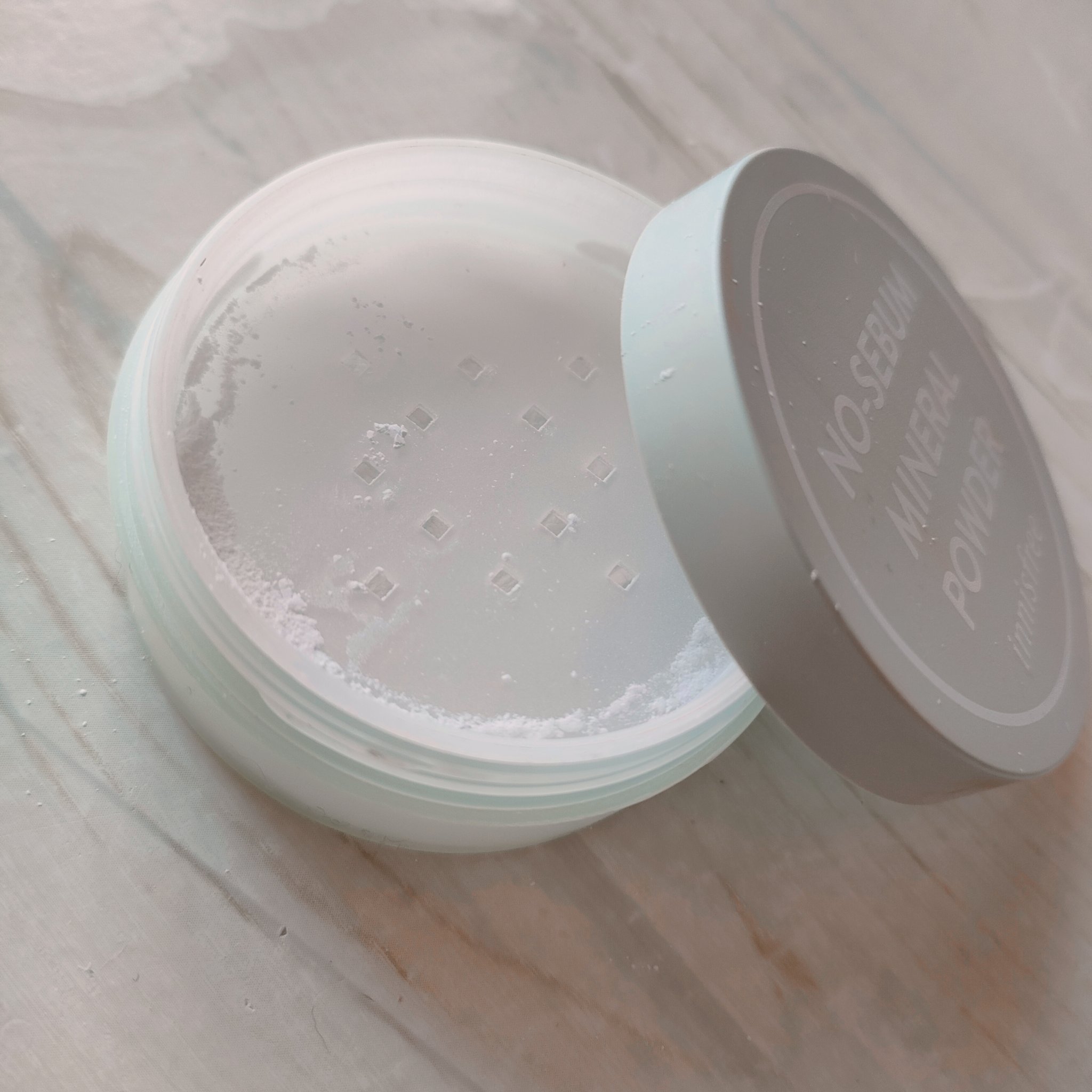 ノーセバム モイスチャーパウダー S/innisfree/フェイスパウダーを使ったクチコミ（2枚目）