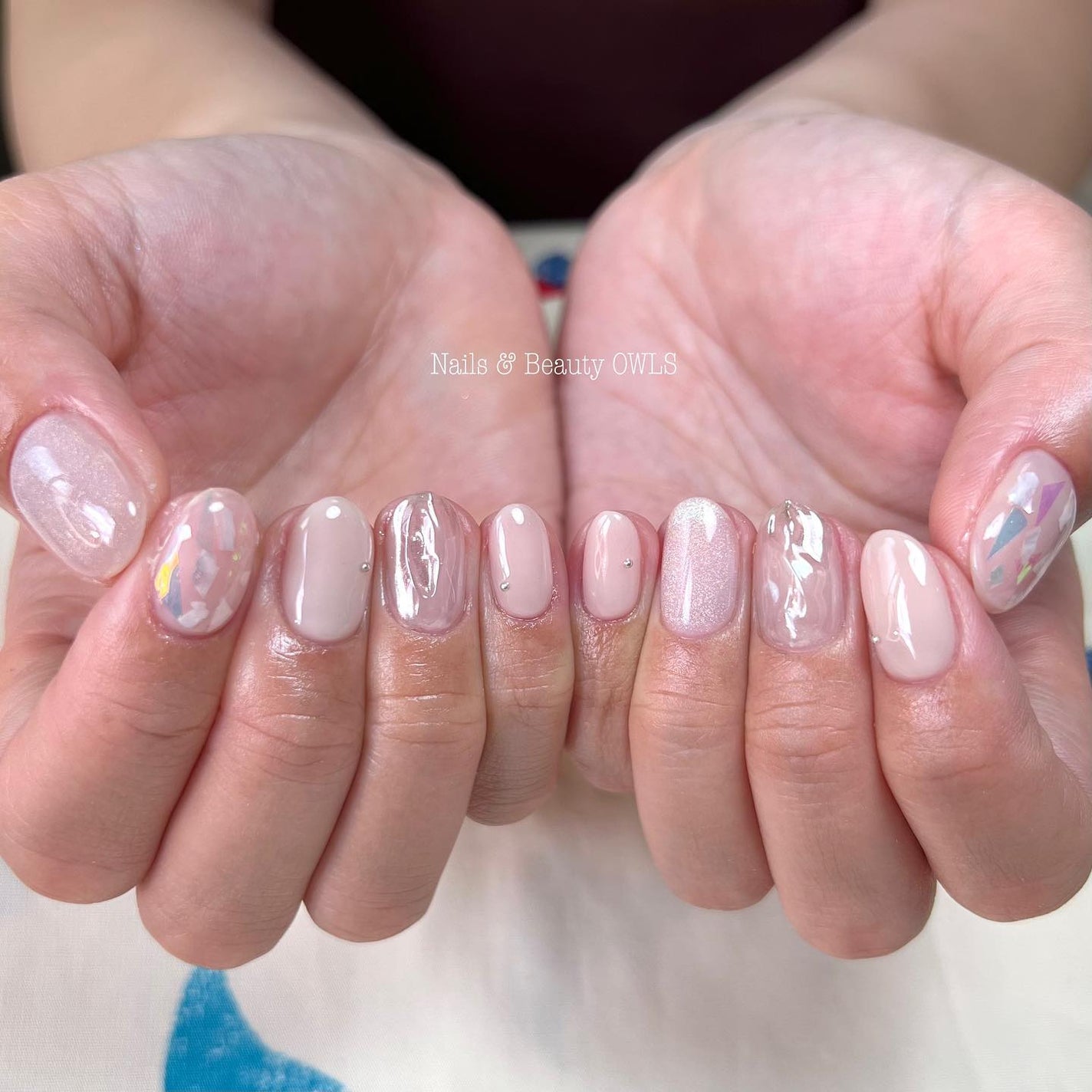 ぴよこれいと あうるす on LIPS 「ホワイトベースなネイル。やだ可愛い。。。←こちらはお客様のお持..」(3枚目)