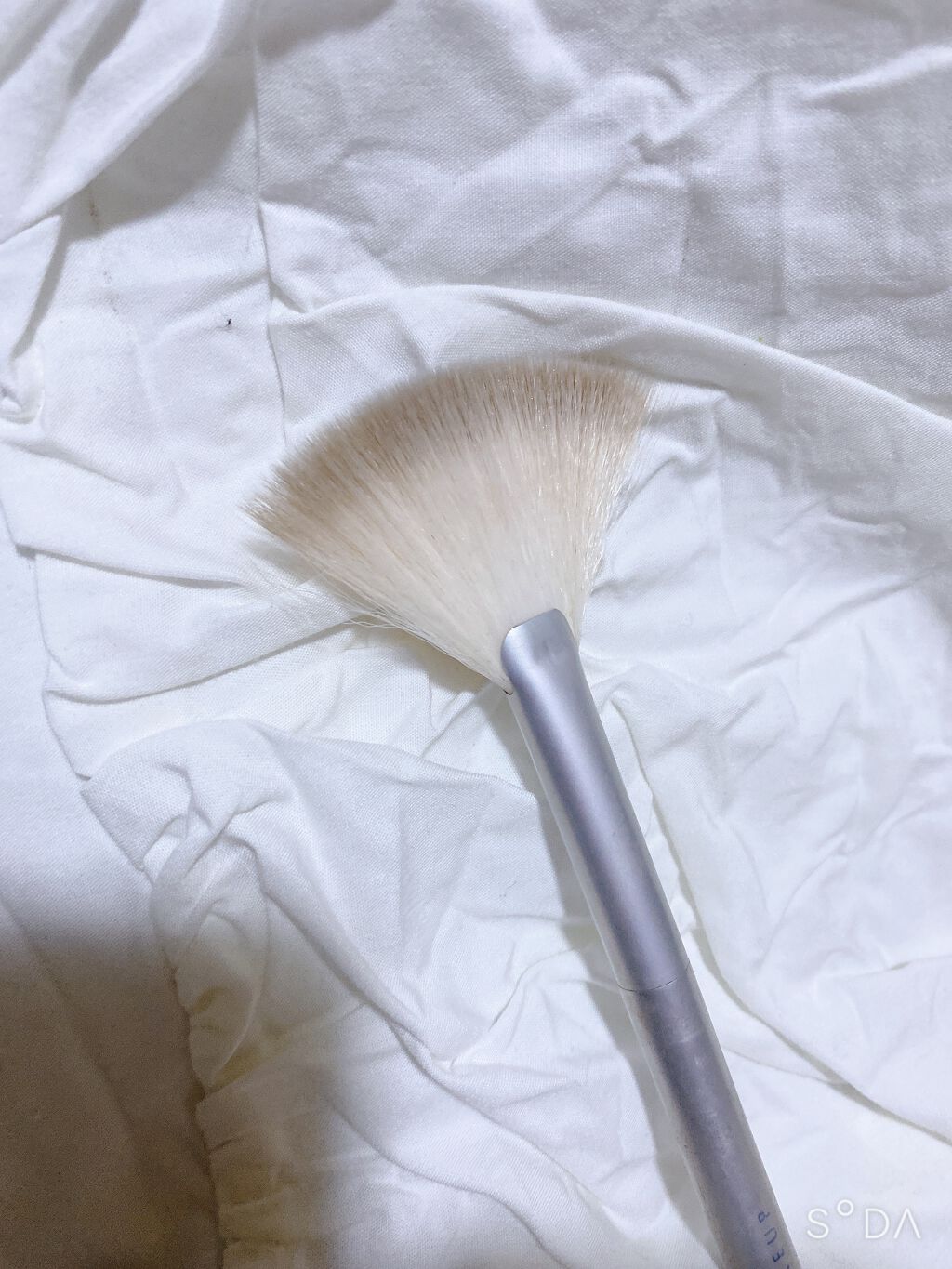 ホロ ハロー マイクロハイライト ブラシ 07/NYX Professional Makeup/メイクブラシを使ったクチコミ(2枚目)