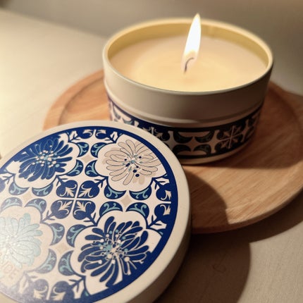 PAUL & JOE BEAUTE ポール & ジョー リフレッシング フレグランス キャンドルのクチコミ「【ブランド初のキャンドル!】
地中海タイル風デザインの缶に入ったキャンドル。
ポルジョでキャン.....」(2枚目)