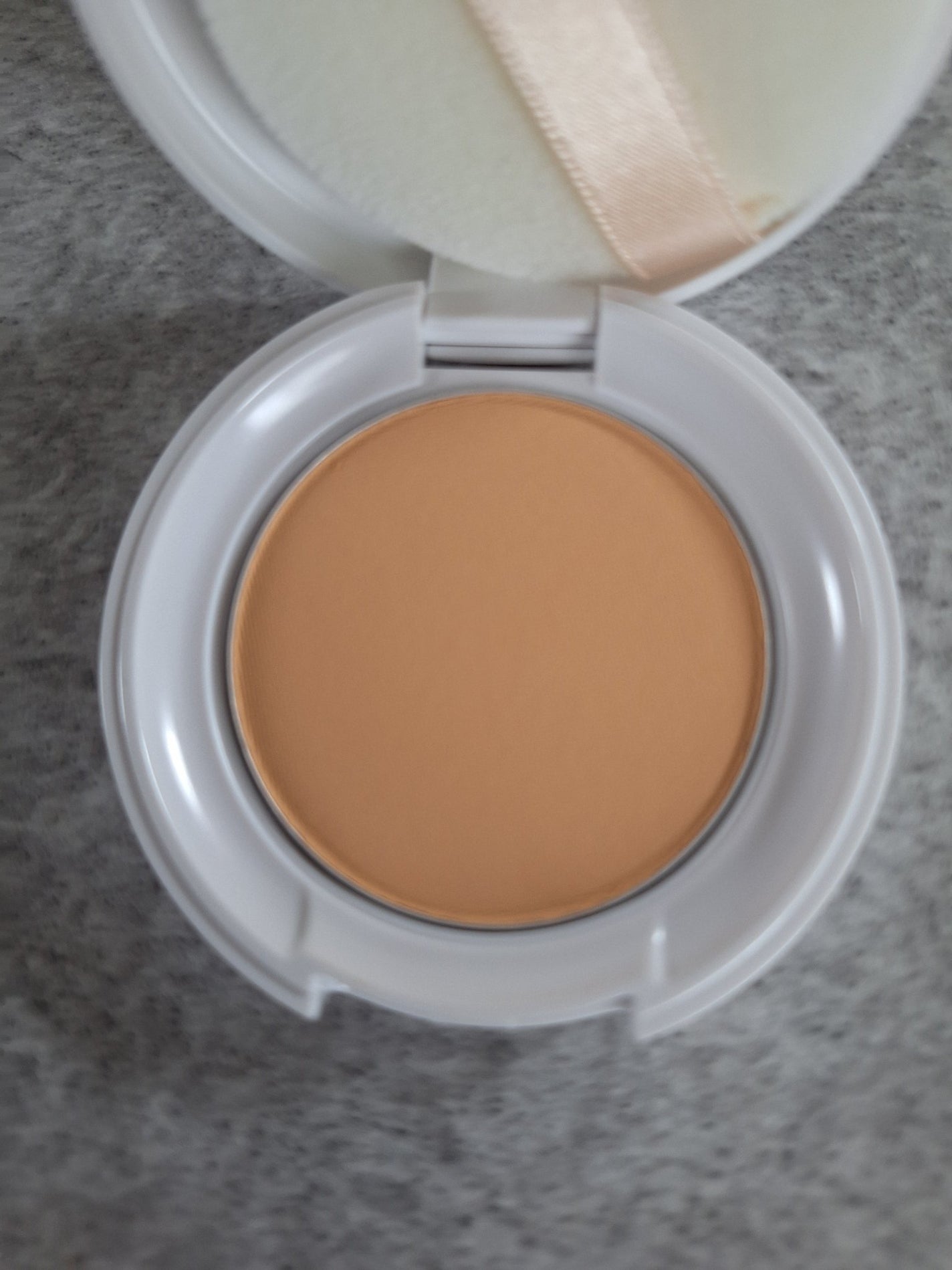 UVカットパウダー50+/マナラ/プレストパウダーを使ったクチコミ(2枚目)