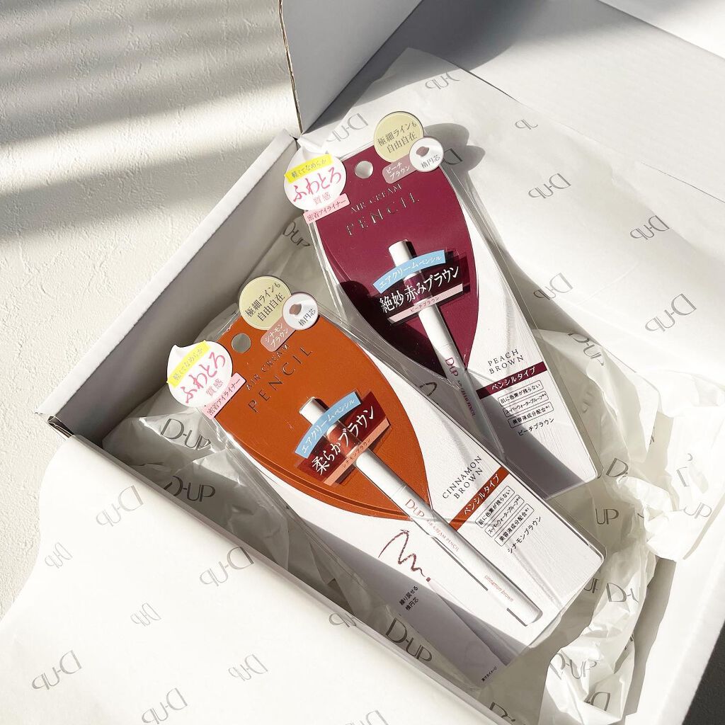 4/15(金)
本日発売🌸
一足先に新製品を試させてもらいました😊

・････━━━━━━━━━━━━━━━━━━━････・

D-UP
#エアクリームペンシル
シナモンブラウン🪵
ピーチブラウン🍑

とにかくなめらか！！
スル