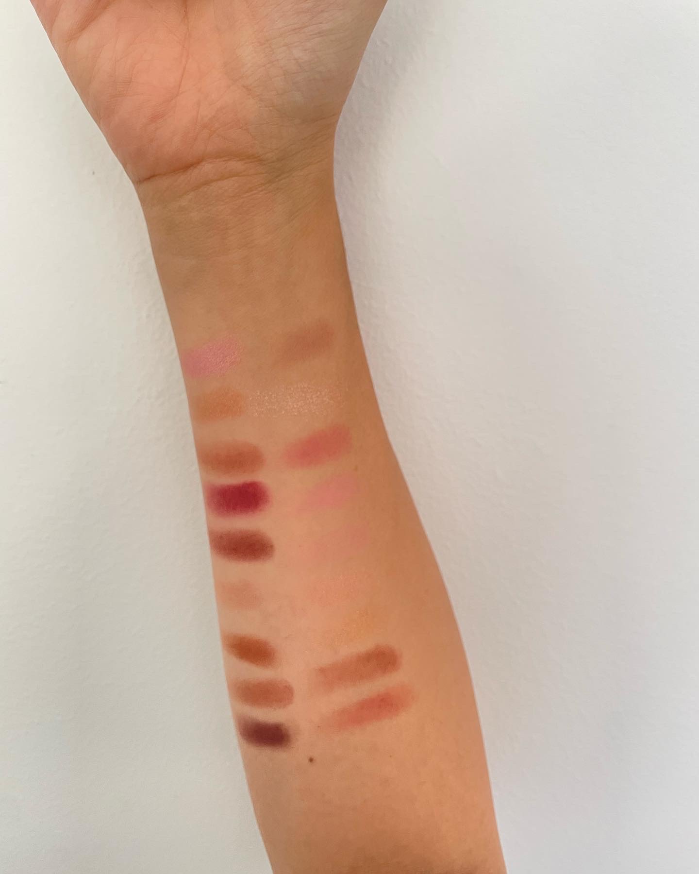 18V Va-Va Bloom Artisty palette/Morphe/パウダーアイシャドウを使ったクチコミ（3枚目）