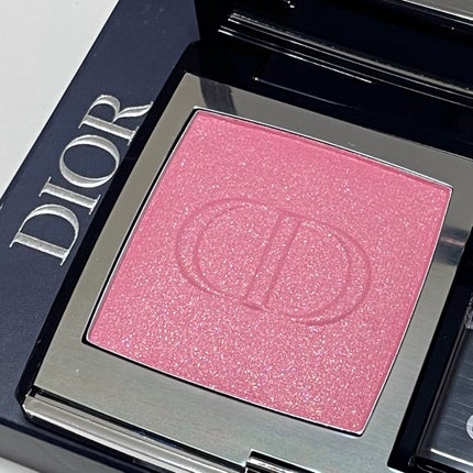 Dior ディオールスキン ルージュ ブラッシュのクチコミ「値上がり前に要チェック‼️大人気💕のディオールのラメ入りチーク✨✨
💎Dior
💎ディオー.....」(2枚目)