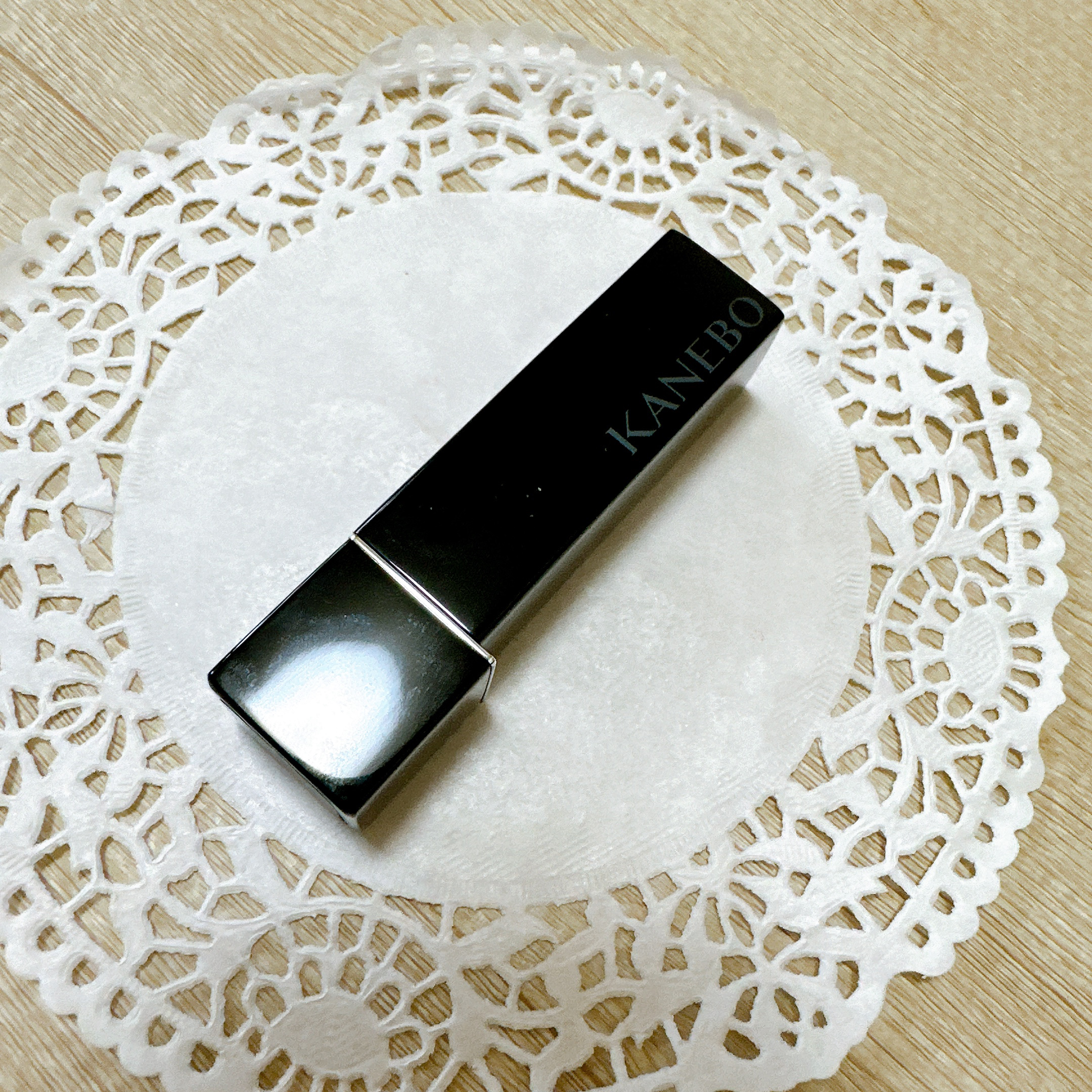 ルージュスターヴァイブラント V04 Core Red/KANEBO/口紅を使ったクチコミ（2枚目）