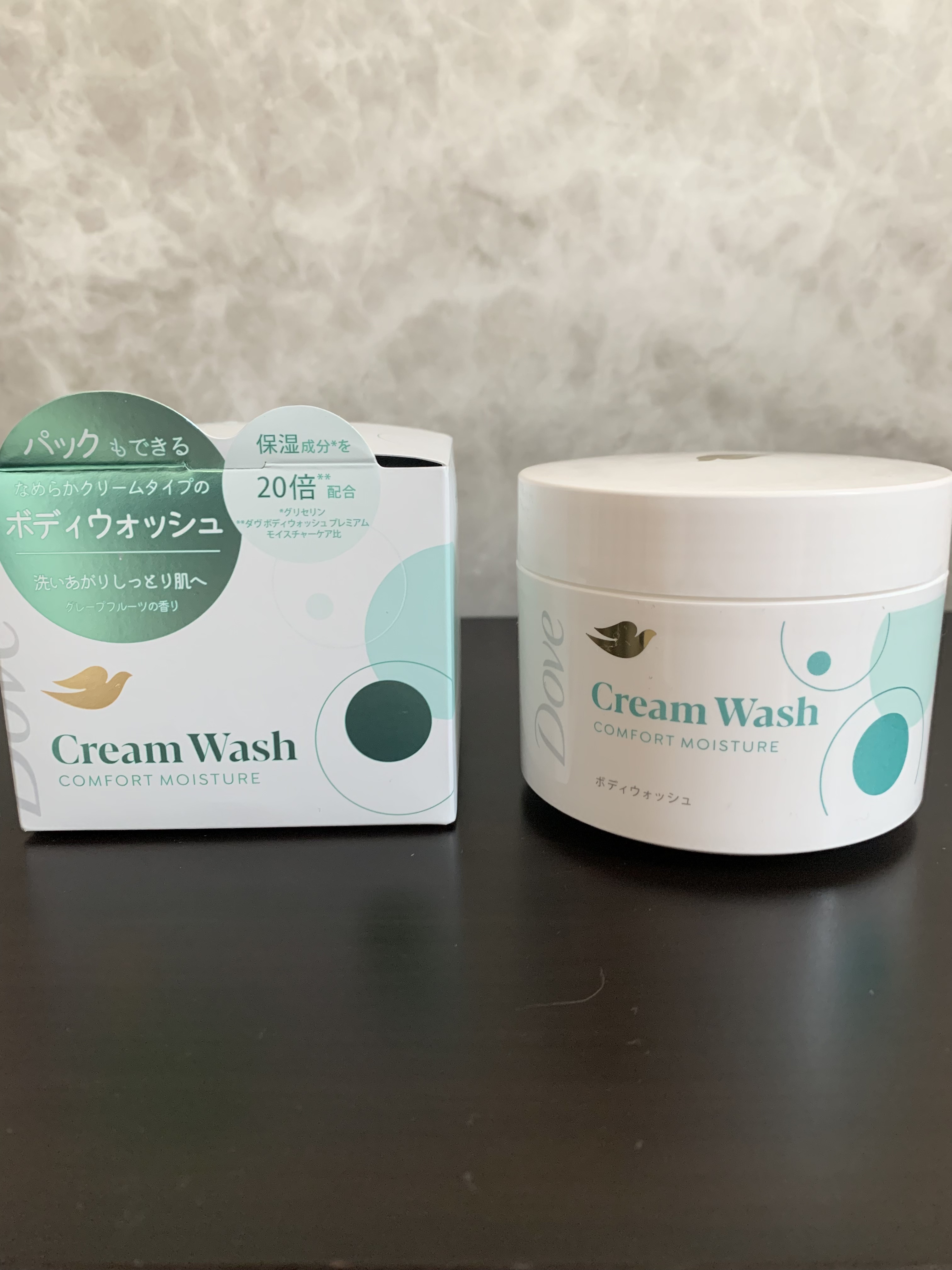 ダヴ クリームボディウォッシュ コンフォートモイスチャー✨️

パックもできるなめらかクリームタイプのボディウォッシュです！

保湿成分が20倍配合😍

お風呂上がりはお肌がツルツル♡♡
グレープフルーツの香りがとてもいい匂いで癒されます