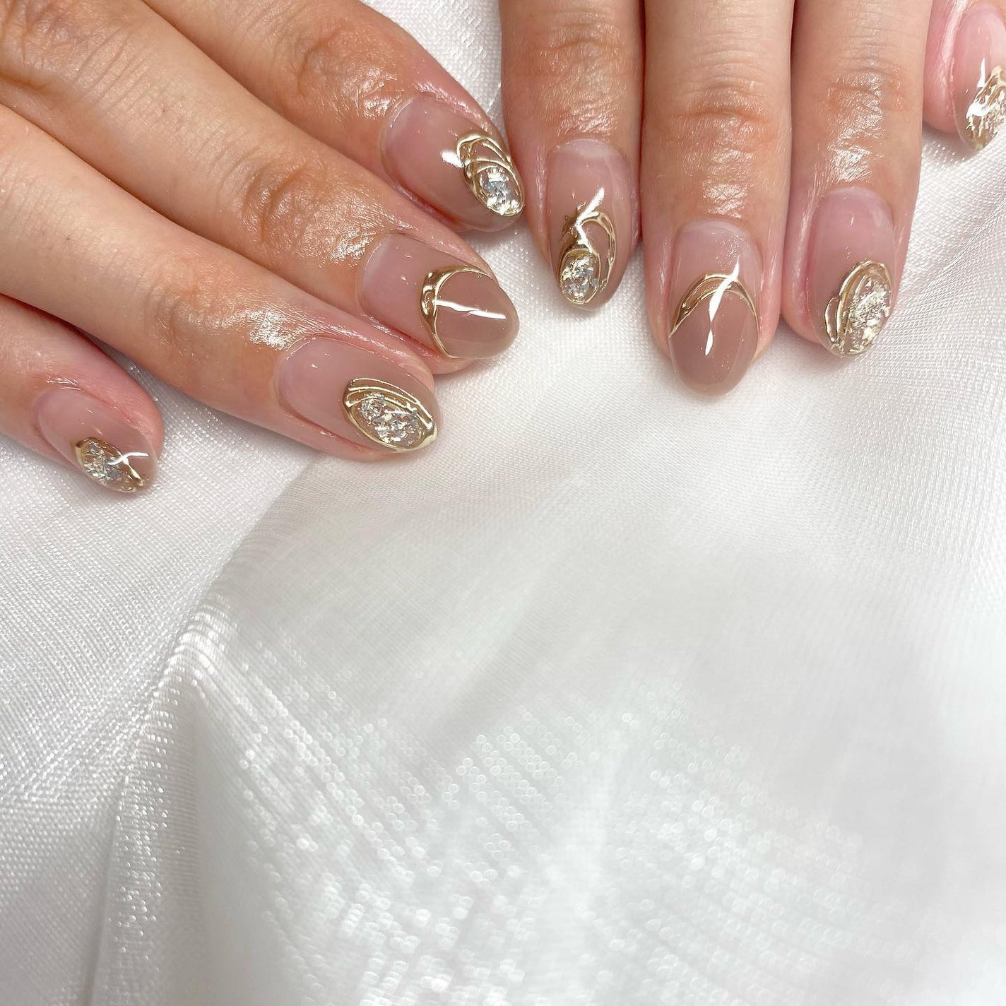 kanna on LIPS 「・・・ミラーうにょ!!を散りばめたきらきらグレージュニュアンス..」(2枚目)