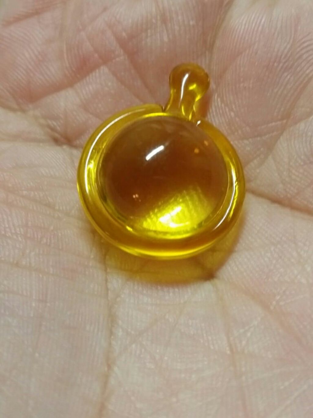 明日の夜空 on LIPS 「百均です❗ちなみにセリアです❗つけたら、つやつやになりました!..」(2枚目)