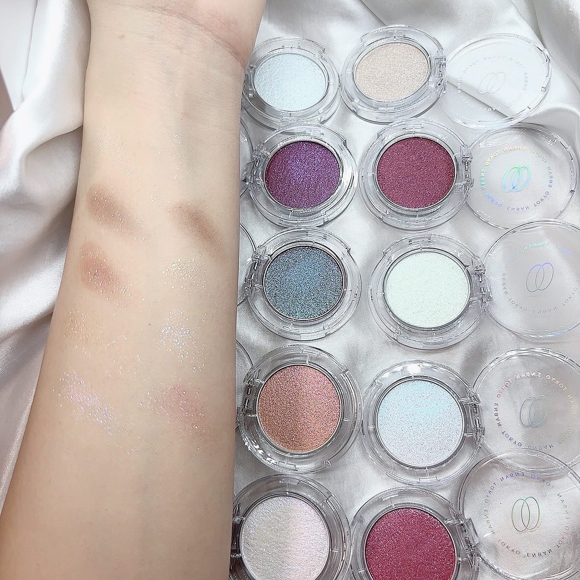 マルチグリッターカラー 03 CHIKYU Limited Edition（チキュウ 限定）/ENBAN TOKYO/単色アイシャドウを使ったクチコミ（2枚目）