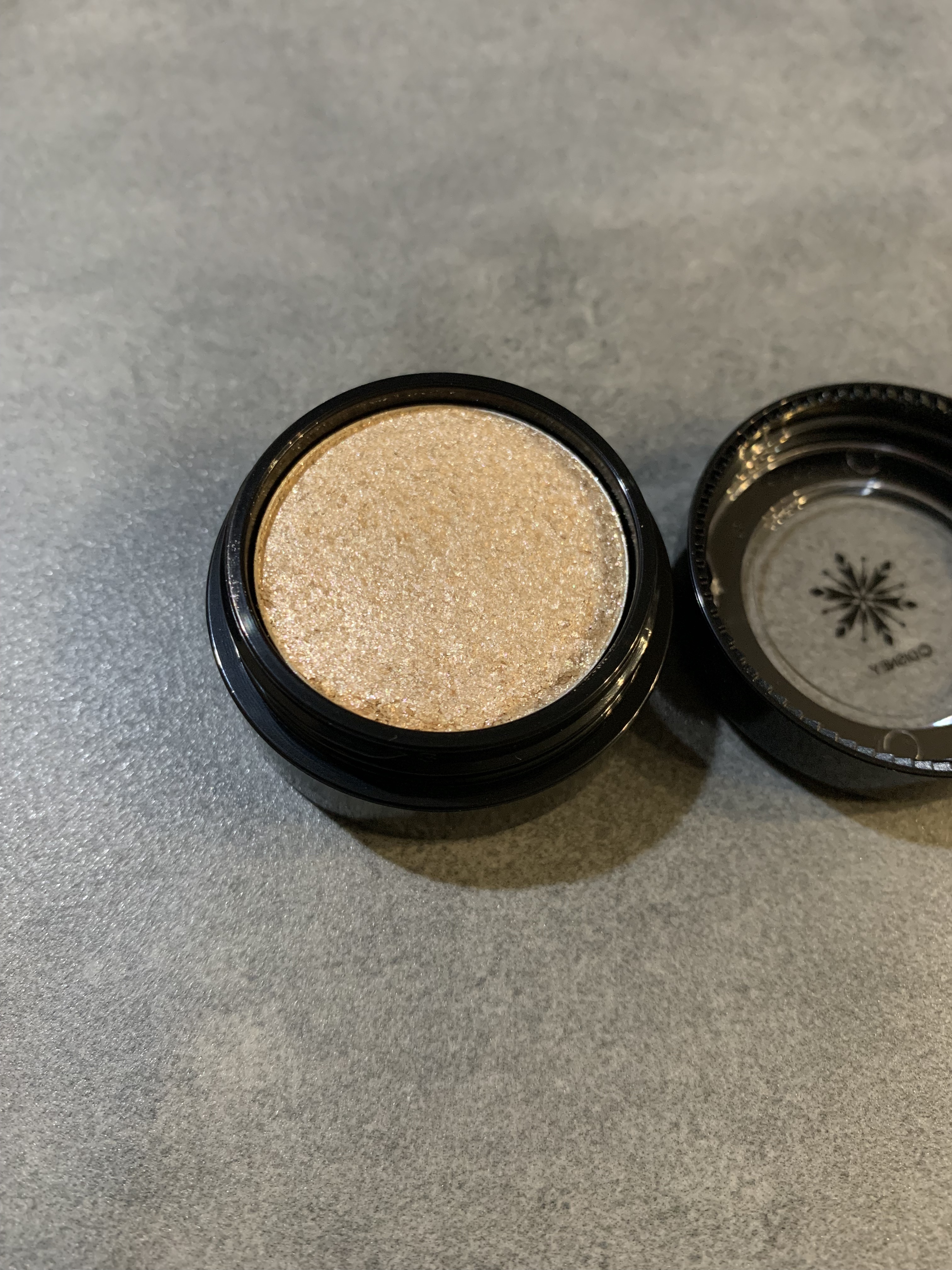 セルフィーフィックスピグメント 09 ビーハッピー/Witch's Pouch/単色アイシャドウを使ったクチコミ（3枚目）