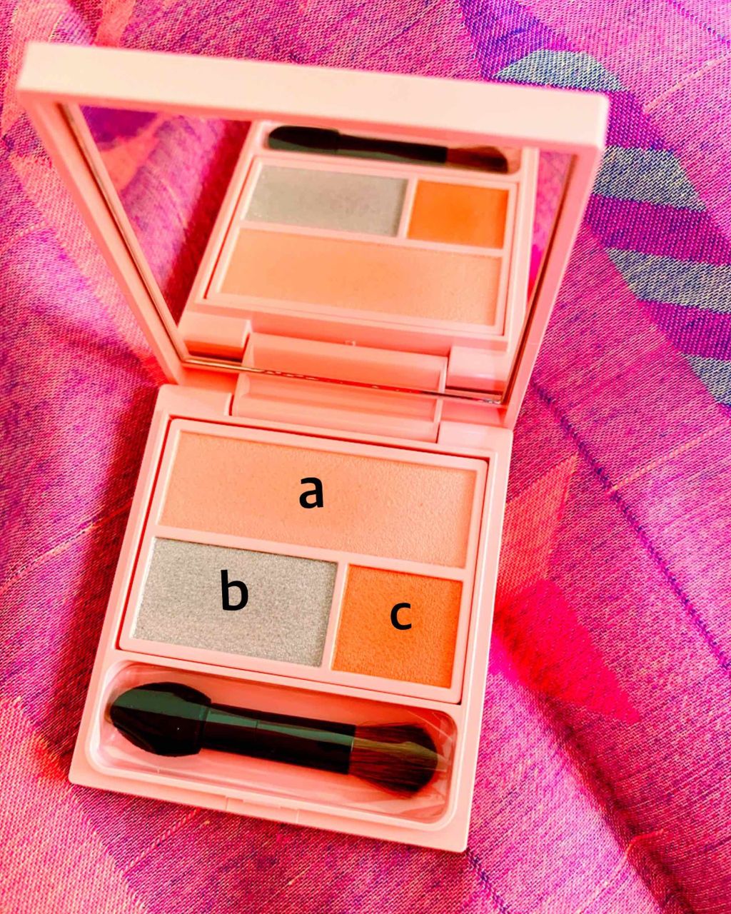 フーミー アイシャドウパレット/WHOMEE/アイシャドウパレットを使ったクチコミ（3枚目）