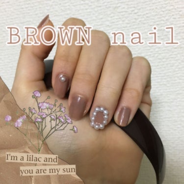 BROWN nail🤎
ブラウンネイルをしてみました🕊

けっこう可愛くできたのでは？！笑　

パールはセリアで購入しました👏
普通のシールを自分で取ってやりました笑

質問などあれば気軽に聞いてくださ