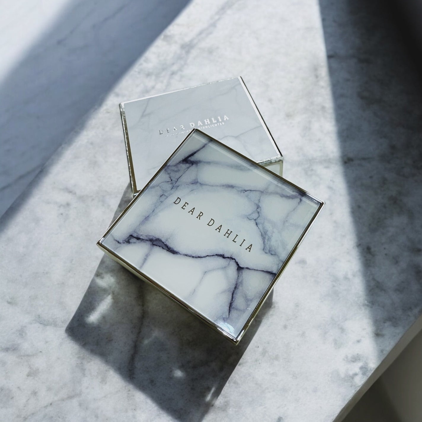 miki on LIPS 「\DEARDAHLIA/スキンルミナスハイライターピローピンク..」(1枚目)