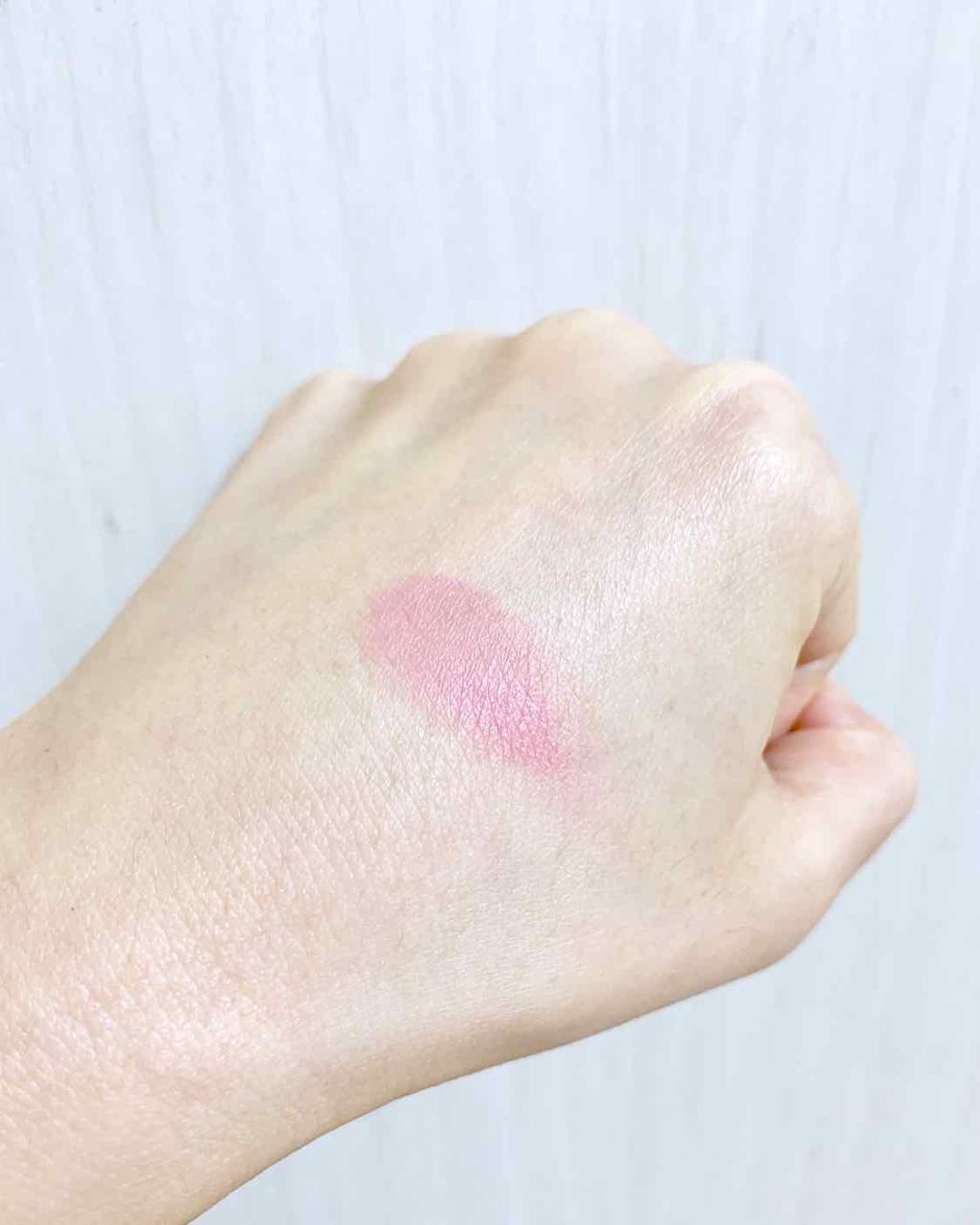 CHICCA フローレスグロウ フラッシュブラッシュのクチコミ「春らしいピンクで肌に自然に溶け込み
薄づきなのでクリームチークが苦手な人にも
付けやすいと思う.....」（2枚目）