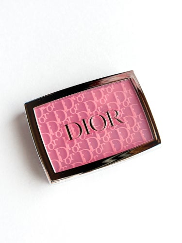 Dior
ロージー グロウ
001 ピンク

最近のお気に入り。透明感爆誕！！！
ぱっと見たら色濃いのに、塗ったら白みピンクなのかわいすぎる🥺🤍🩷
もっと早くに出会いたかったチーク。
.
.
#Dior
