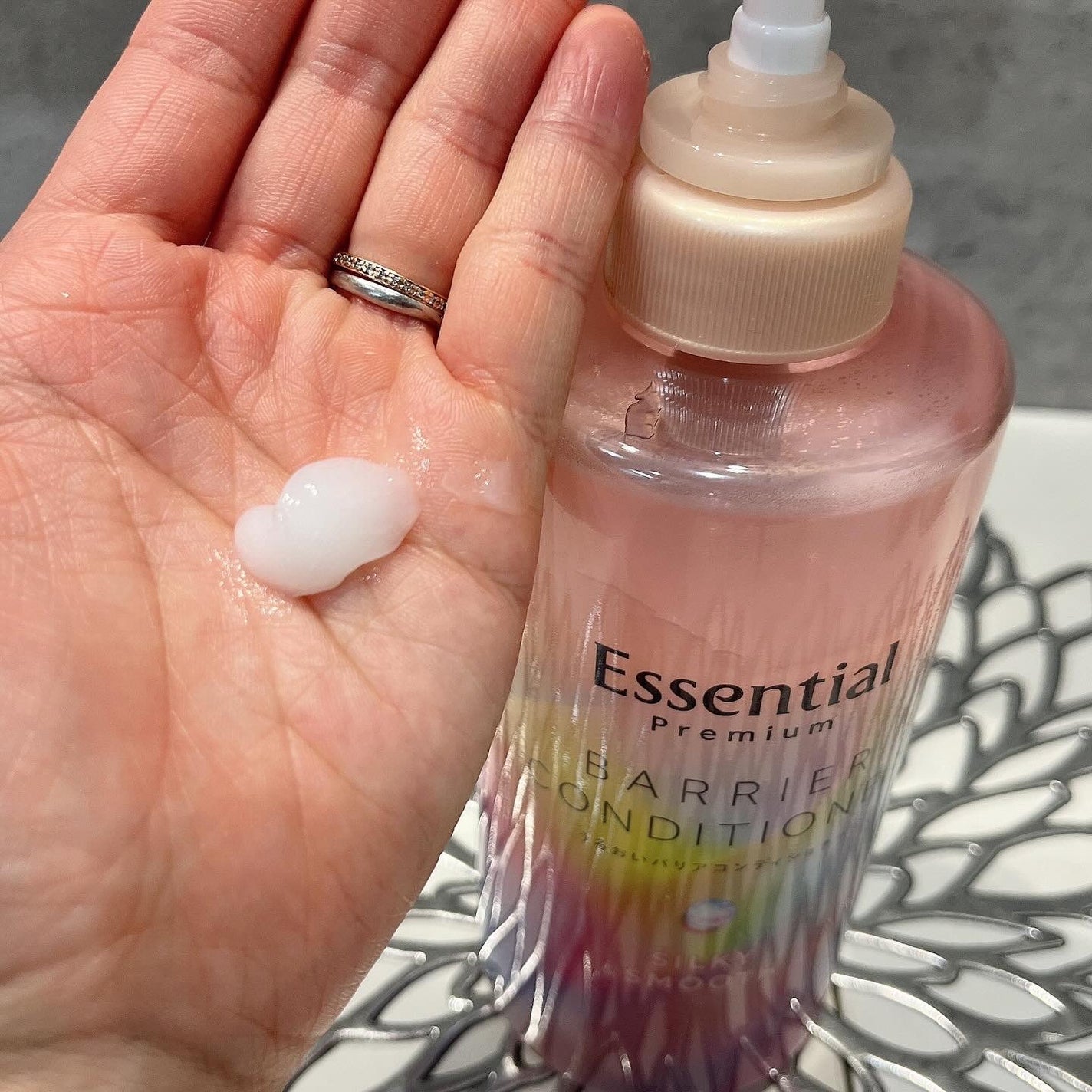 エッセンシャルプレミアム バリアシャンプー・コンディショナー シルキー&スムース/エッセンシャル/市販シャンプーを使ったクチコミ(4枚目)