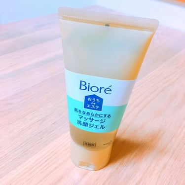 🌟Biore おうちdeエステ マッサージ洗顔ジェル
      （￥600）

私は長年毛穴汚れに悩まされてきました😢
鼻はもちろん(？)いちご鼻、
さらに口の下の角栓がひどく、ボツボツして
メイクを