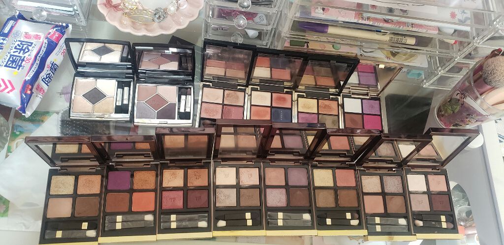 asuka on LIPS 「手持ちのアイシャドウ4~5色パレット自分用です。プチプラからデ..」(1枚目)