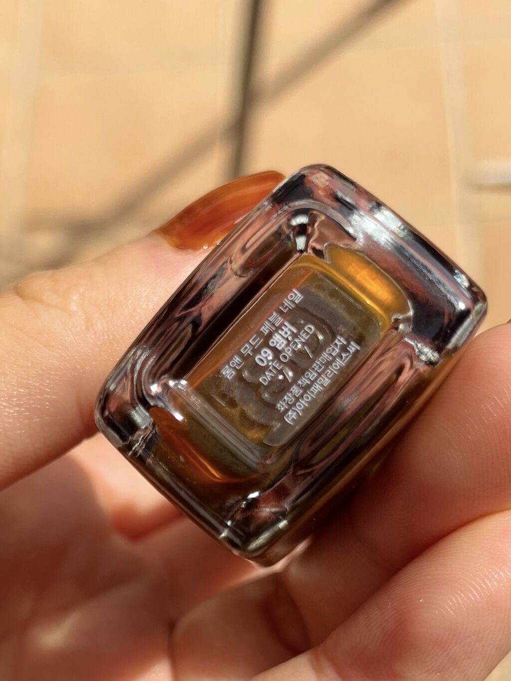 ムードペブルネイル 09 AMBER（アンバー）/rom&nd/マニキュアを使ったクチコミ（3枚目）