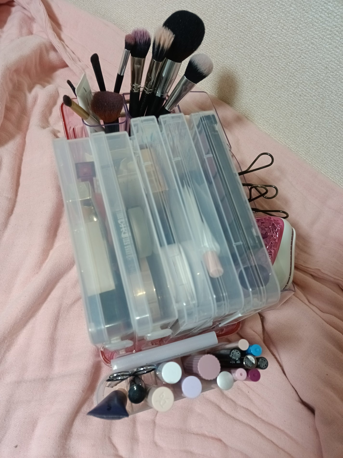 ノラ(クール冬、R40) on LIPS 「100均のケースはとても便利✨コスメの収納はコスメボックスだと..」(4枚目)