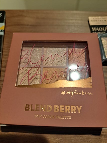 twinkle_rouge_14r on LIPS 「汚い感じの投稿になります。ケースから出してないので、いろいろ買..」(6枚目)