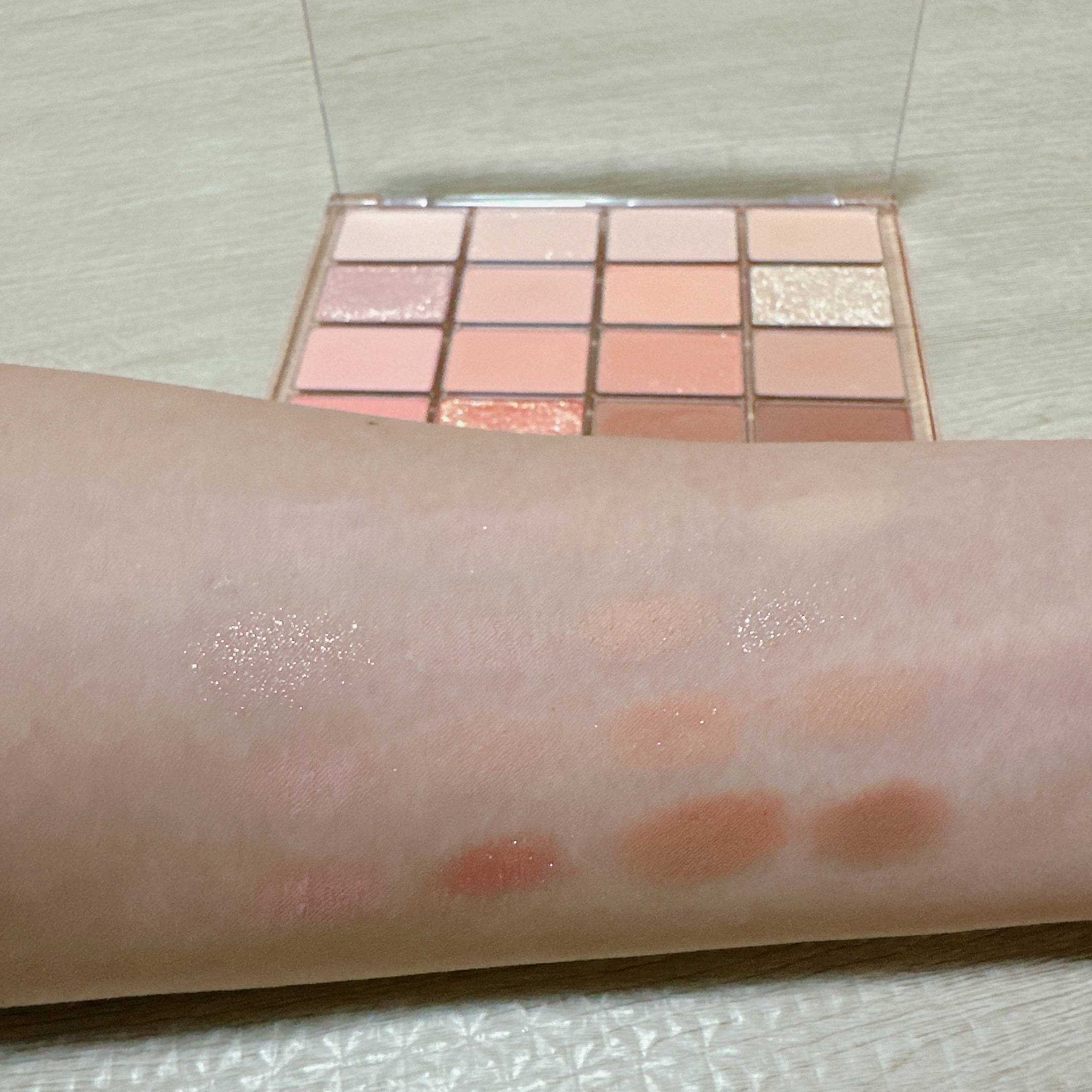 ソフトブラーリングアイパレット/wakemake/アイシャドウパレットを使ったクチコミ（3枚目）