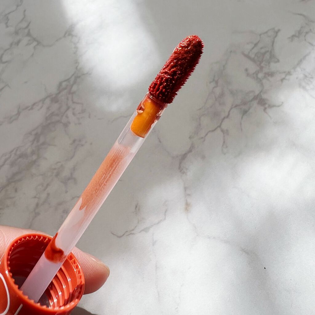 ジューシーラスティングティント/rom&nd/リップティントを使ったクチコミ（2枚目）