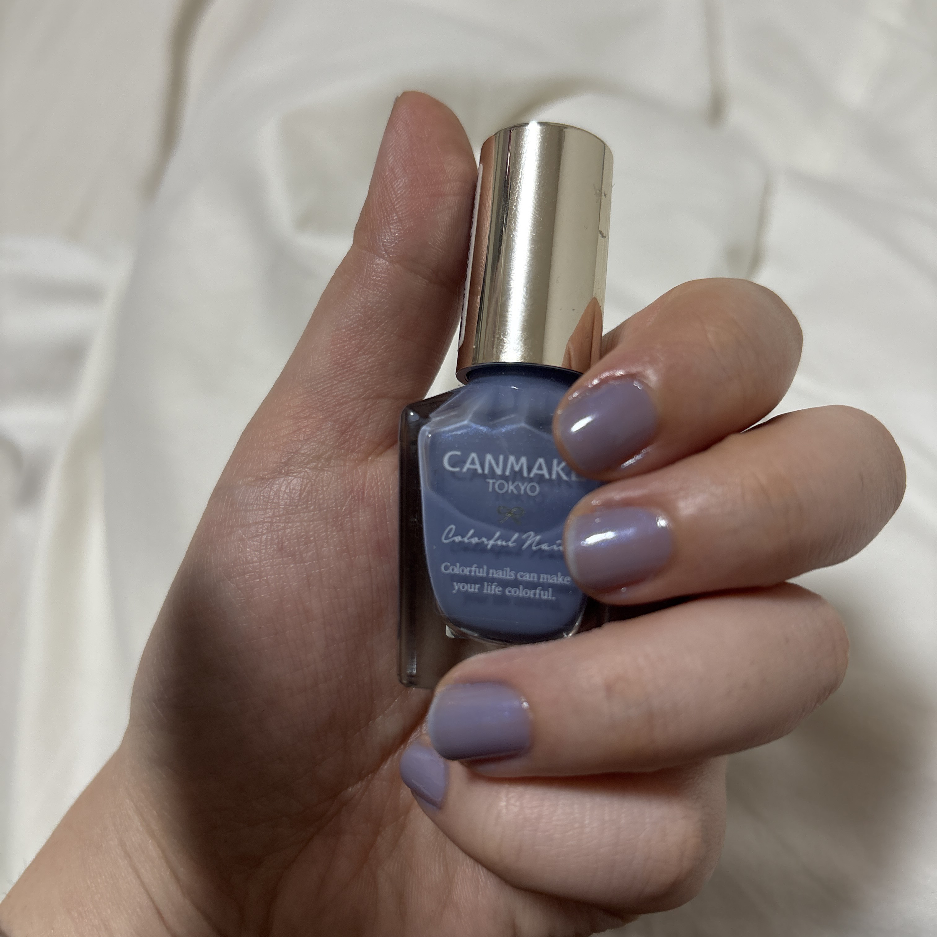 ★キャンメイク カラフルネイルズ N82 クラウドレススカイ

ツヤ・塗りやすさ・速乾性で使い勝手の良いネイル。

今回使ったのはN82 クラウドレススカイのお色となってます。

雲一つない青空をイメージしたシアーブルーカラーになってます。