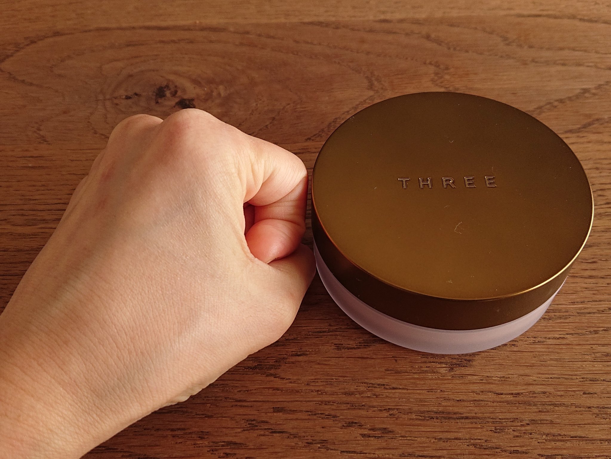 アドバンスドエシリアルスムースオペレーター ルースパウダー X02/THREE/ルースパウダーを使ったクチコミ（3枚目）