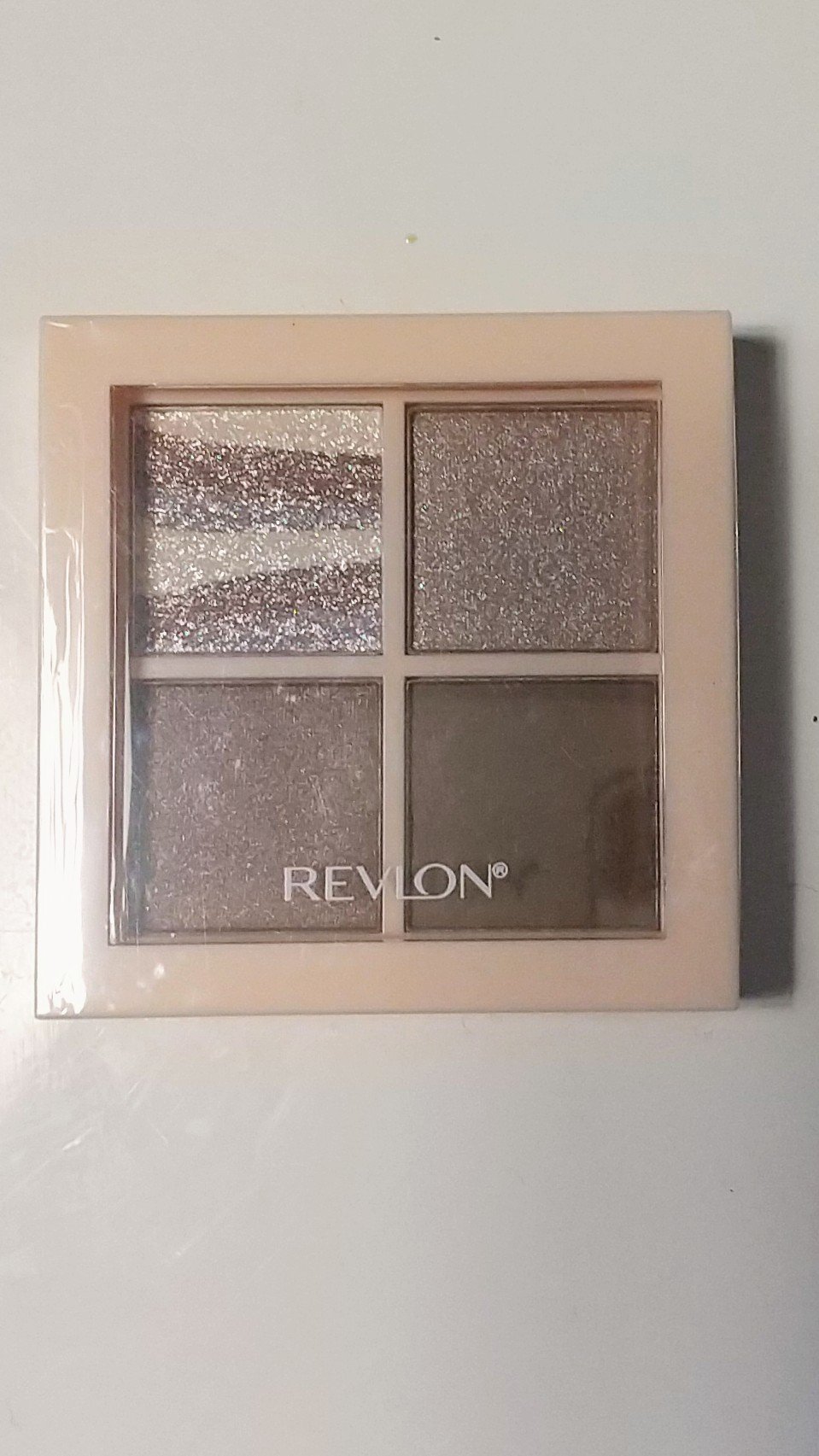 レブロン ダズル アイシャドウ クアッド 005 ダスティ モーヴ/REVLON/アイシャドウパレットを使ったクチコミ（1枚目）