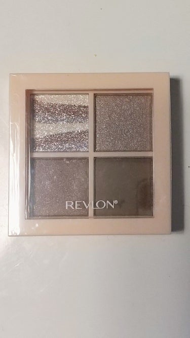 ダズル アイシャドウ クアッド 005 ダスティ モーヴ/REVLON/アイシャドウパレットを使ったクチコミ（1枚目）