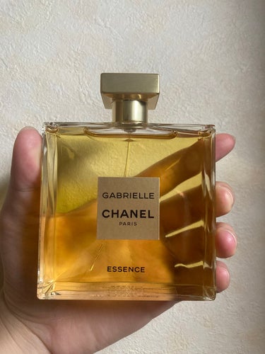 彼氏に誕生日プレゼントで買ってもらった💝
この匂いめっちゃ好きで、「大人の香り」って感じ❣️男性も女性も好きな香りだと思います！
彼氏も私がつけていったとき、めちゃくちゃ良い匂いって言ってくれたよ♡
ぜ