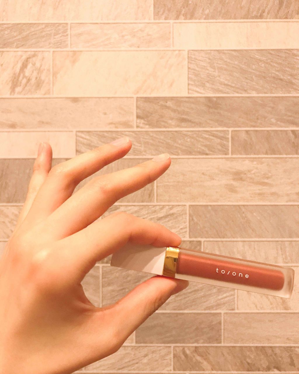 トーン ペタル エッセンス グロス/to/one/リップグロスを使ったクチコミ(1枚目)