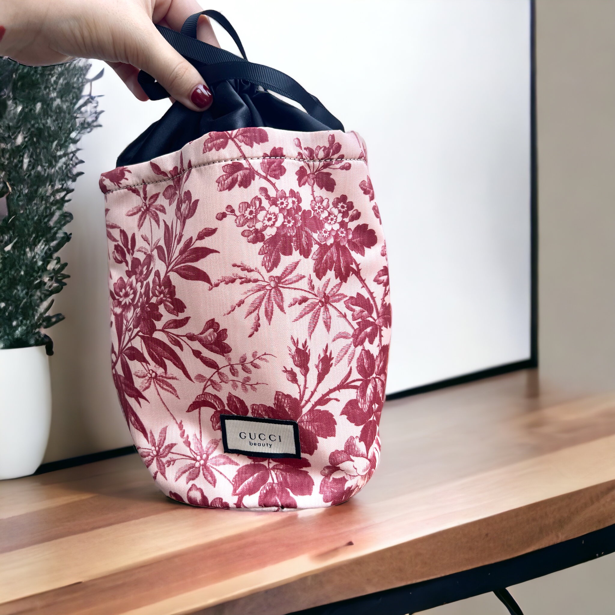 グッチ　パレットドゥボーテクアチュオール02 グッチ パレット ドゥ ボーテ クアチュオール 02 ロサ ニティダ