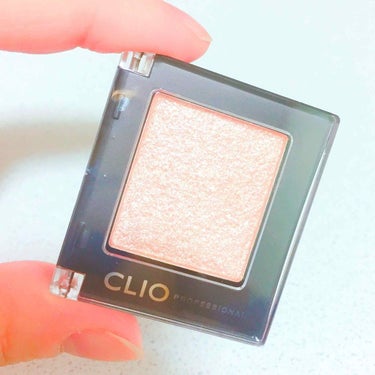 #CLIO#クリオ#プロシングルシャドウ G10

こちらは指原莉乃さんが使っていたこともあり、
とてーーーも有名なアイシャドウですよね😆

細かめのラメがたっくさんで、キラッキラ✨
肌なじみの良い色で