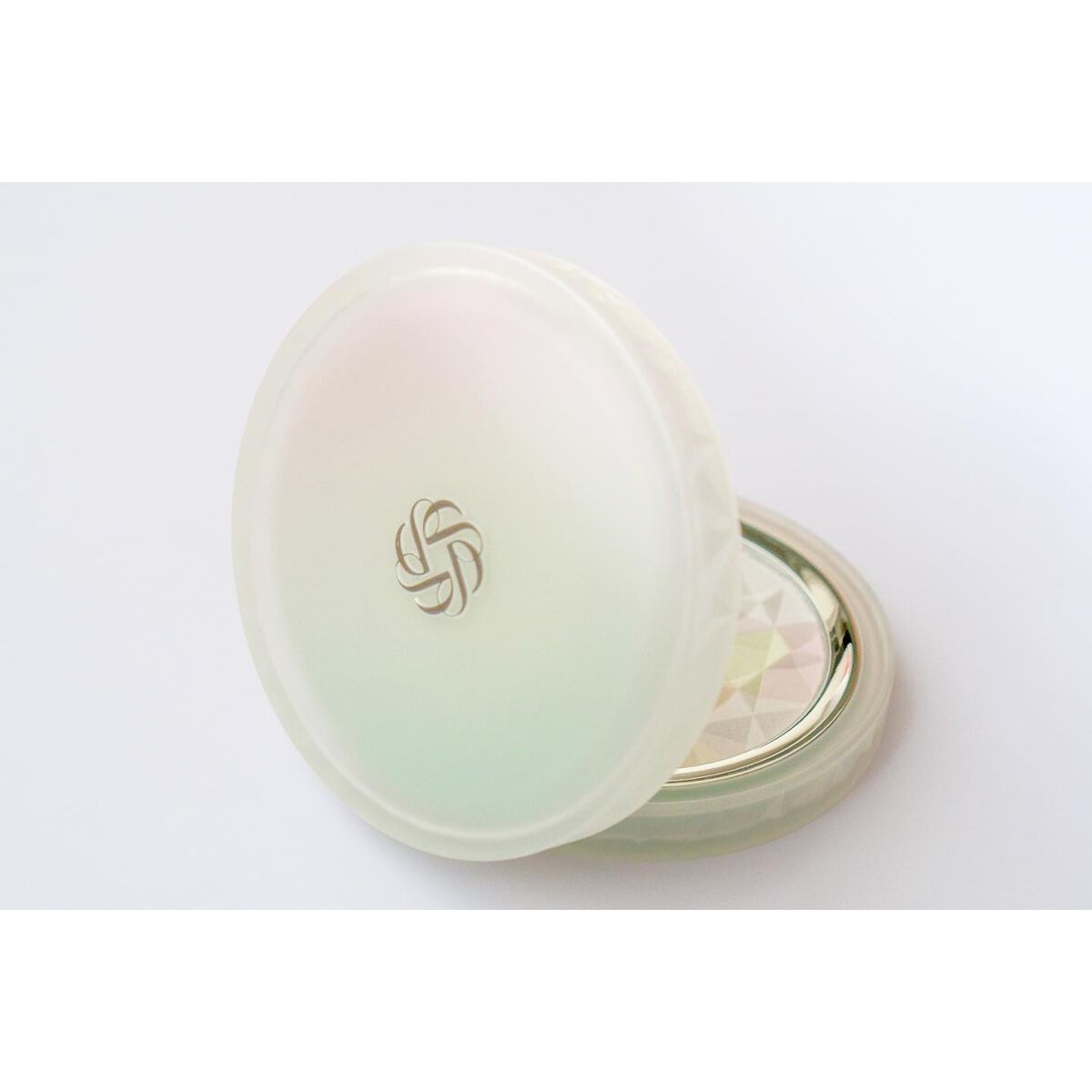 AQ オーラ リフレクター/DECORTÉ/プレストパウダーを使ったクチコミ(5枚目)