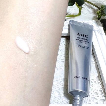 エッセンシャル リアル アイクリーム フォーフェイス/AHC/アイケア・アイクリームを使ったクチコミ(4枚目)