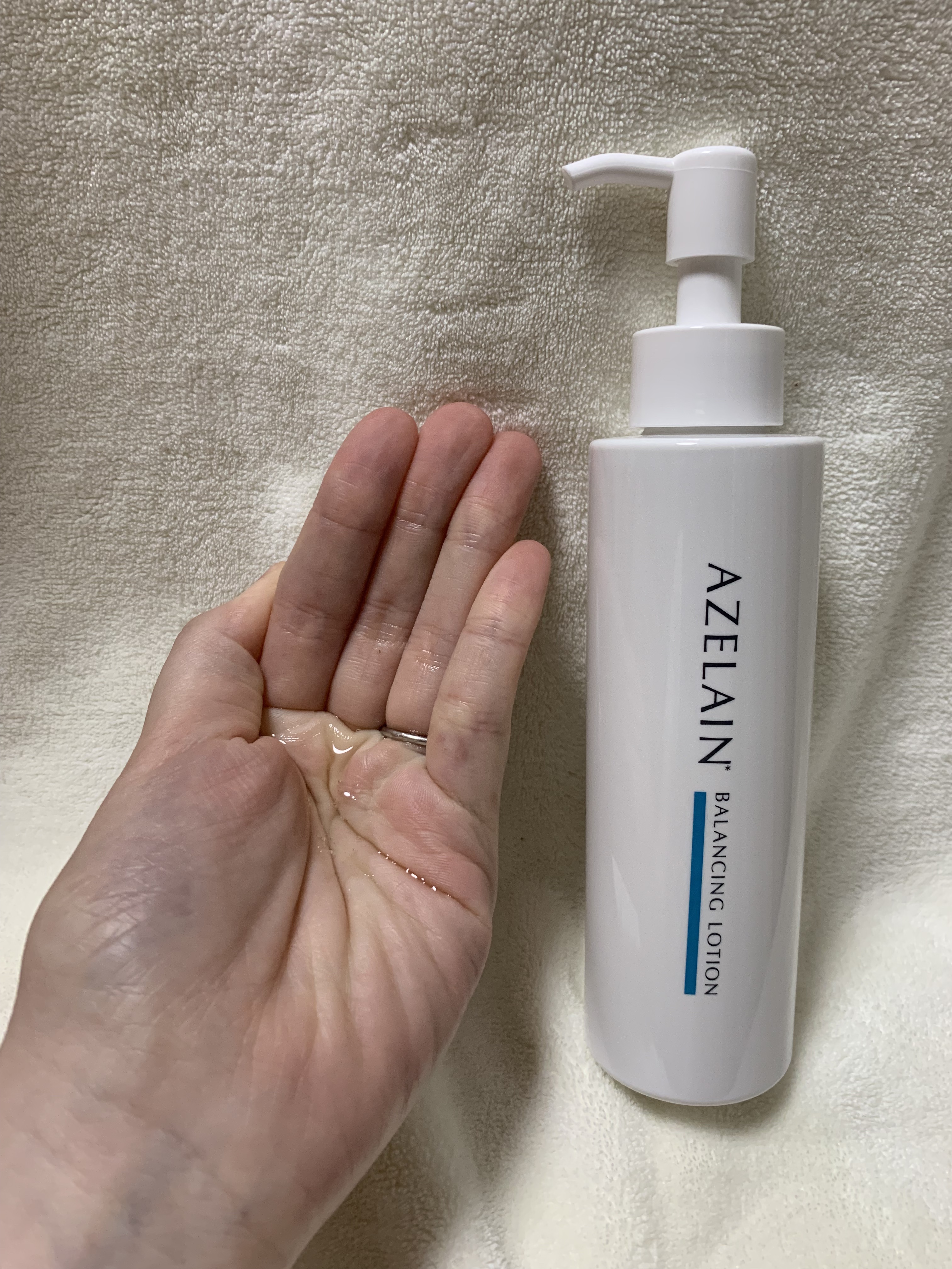 AZELAIN AZLAIN　化粧水　AZバランシングローションのクチコミ「シャバっとしたテクスチャーで指の隙間から滴るくらいです。
ですが、ポンプ式なので使いやすいです.....」（2枚目）