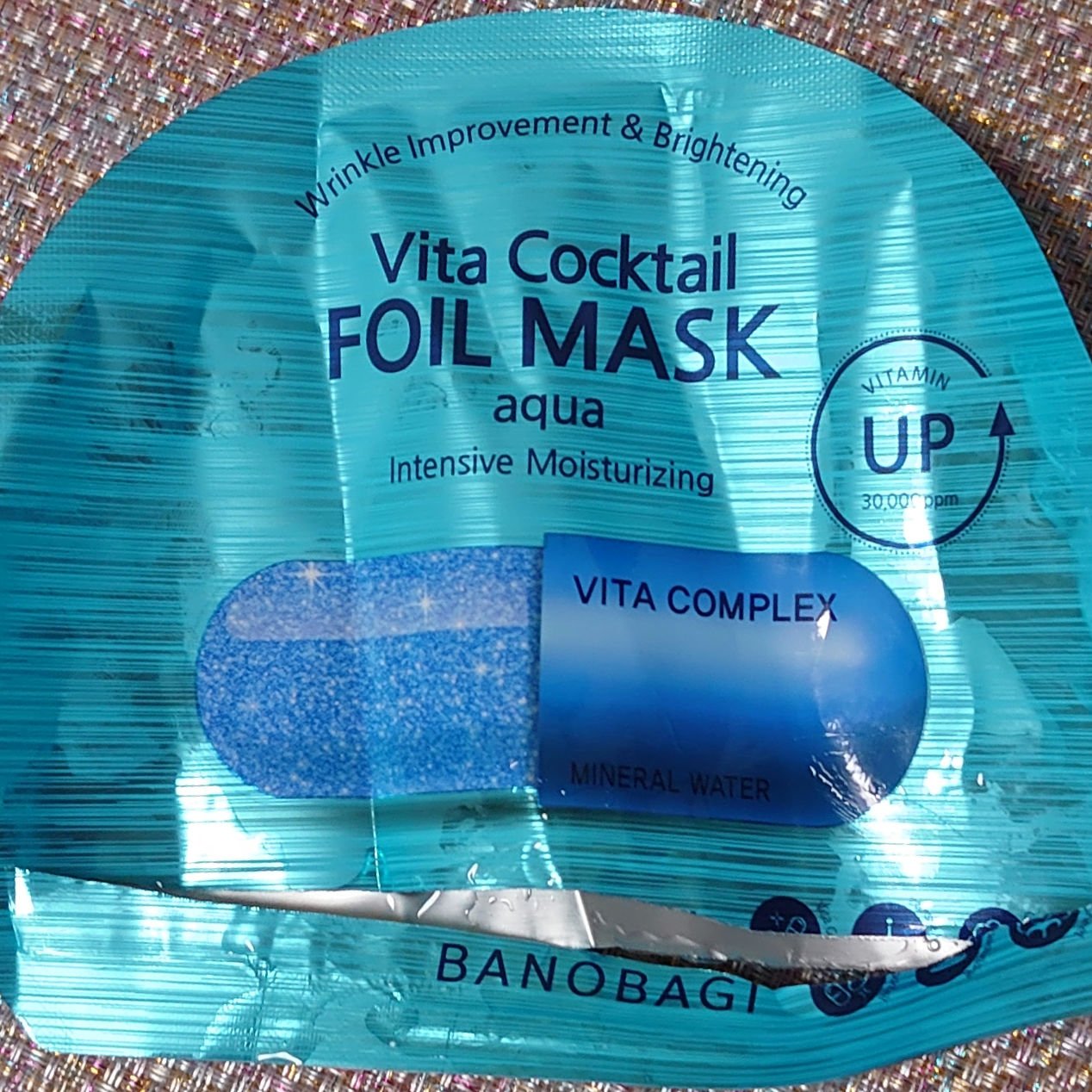 BANOBAGI ビタカクテル ホイルマスクのクチコミ「もしかしてこれ……夏に使うの向いてない！？
ぎらぎらブルーのフェイスマスク。


■BANOB.....」（1枚目）