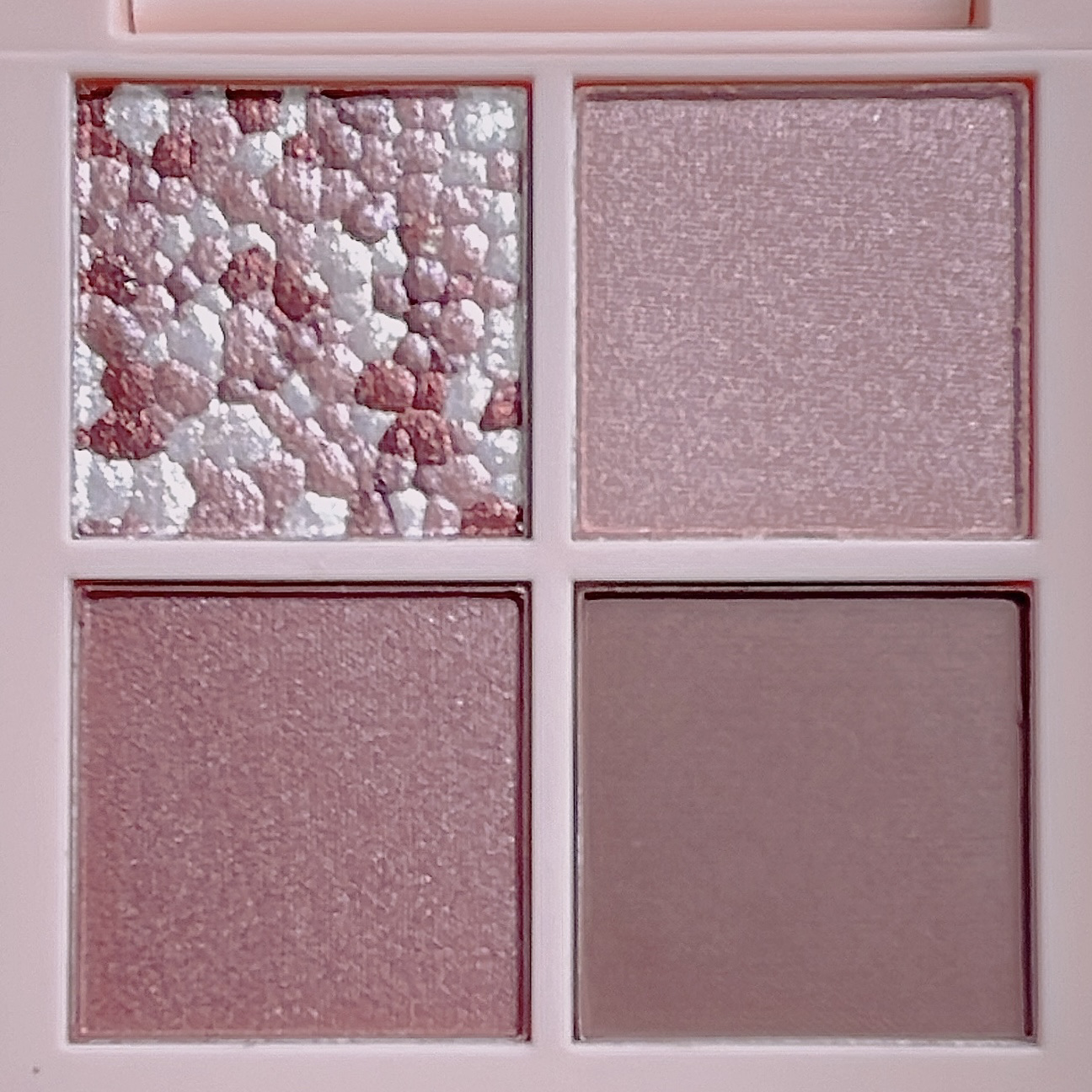 レブロン ダズル アイシャドウ クアッド/REVLON/アイシャドウパレットを使ったクチコミ（3枚目）