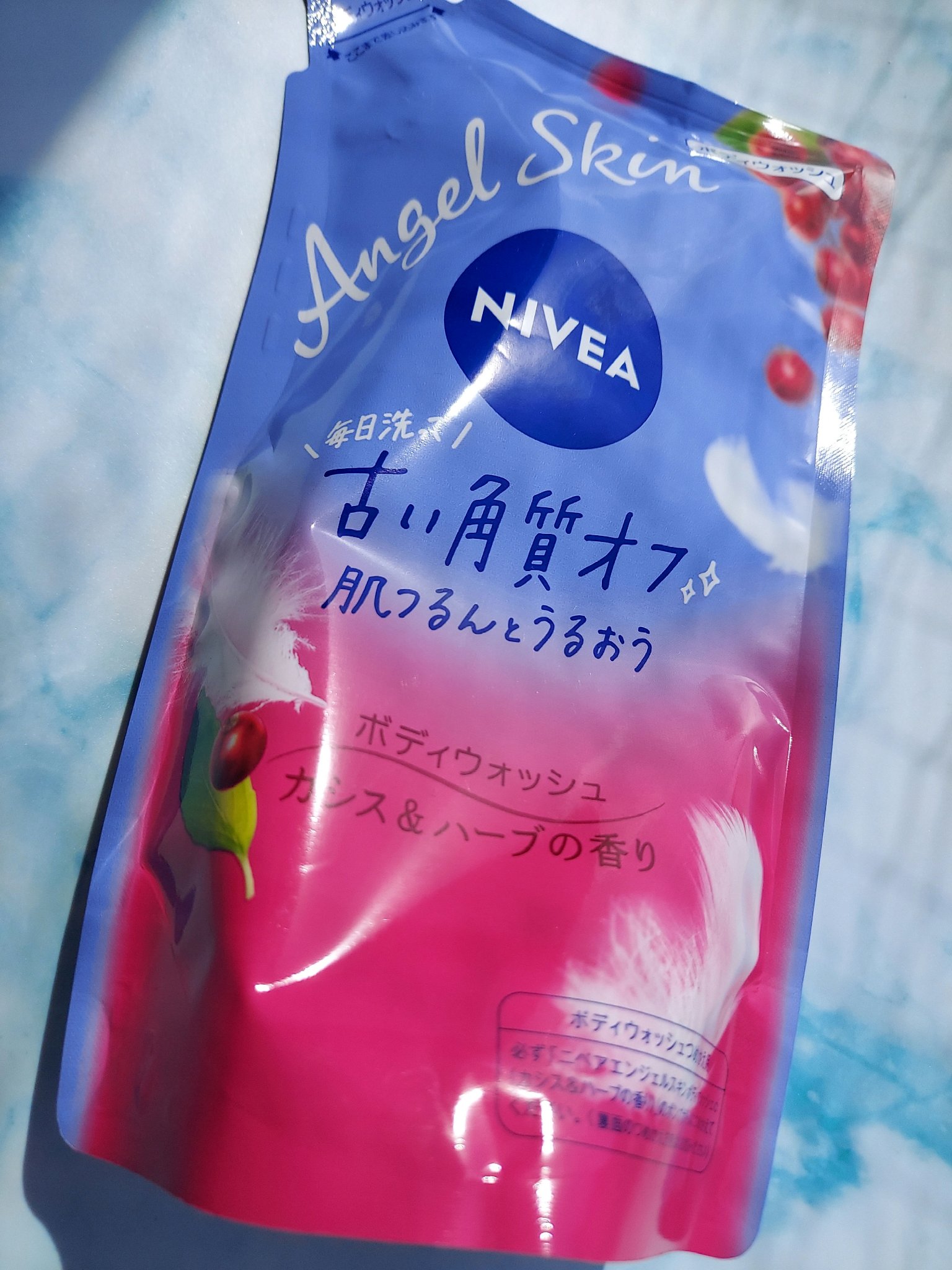 ニベア エンジェルスキン ボディウォッシュ カシス＆ハーブの香り 詰替 360ml/ニベア/ボディソープを使ったクチコミ（2枚目）