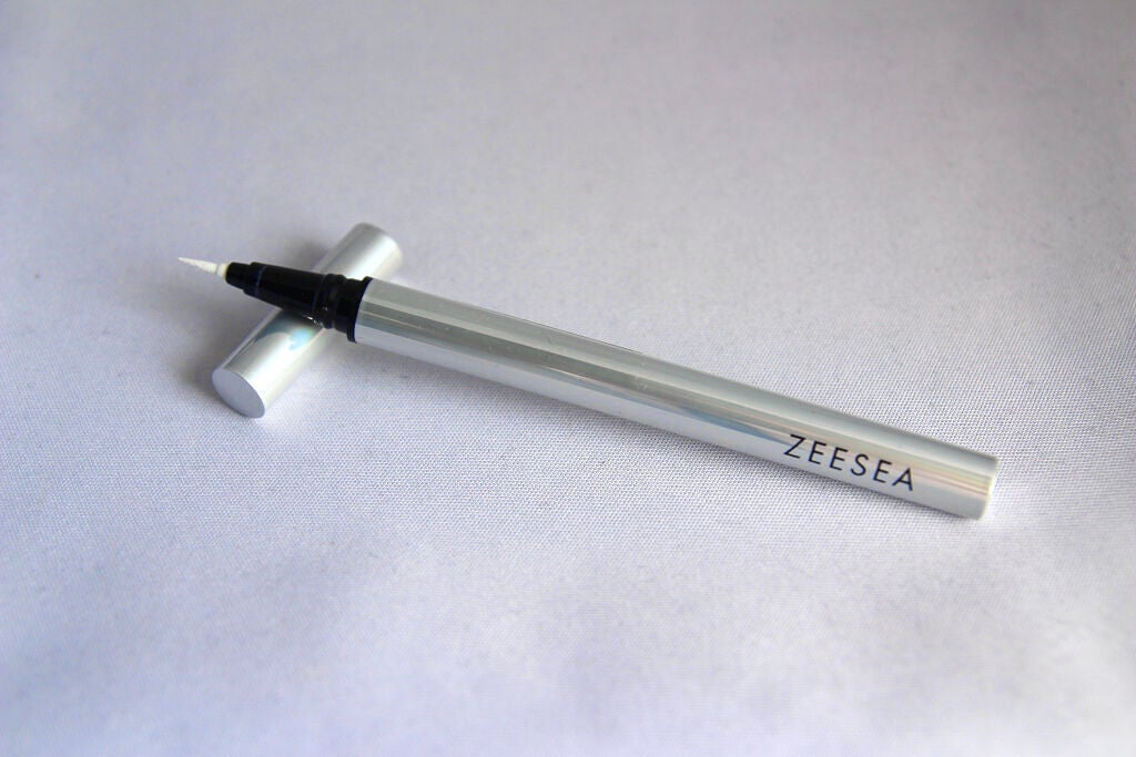 カラーリキッドアイライナー/ZEESEA/リキッドアイライナーを使ったクチコミ(1枚目)