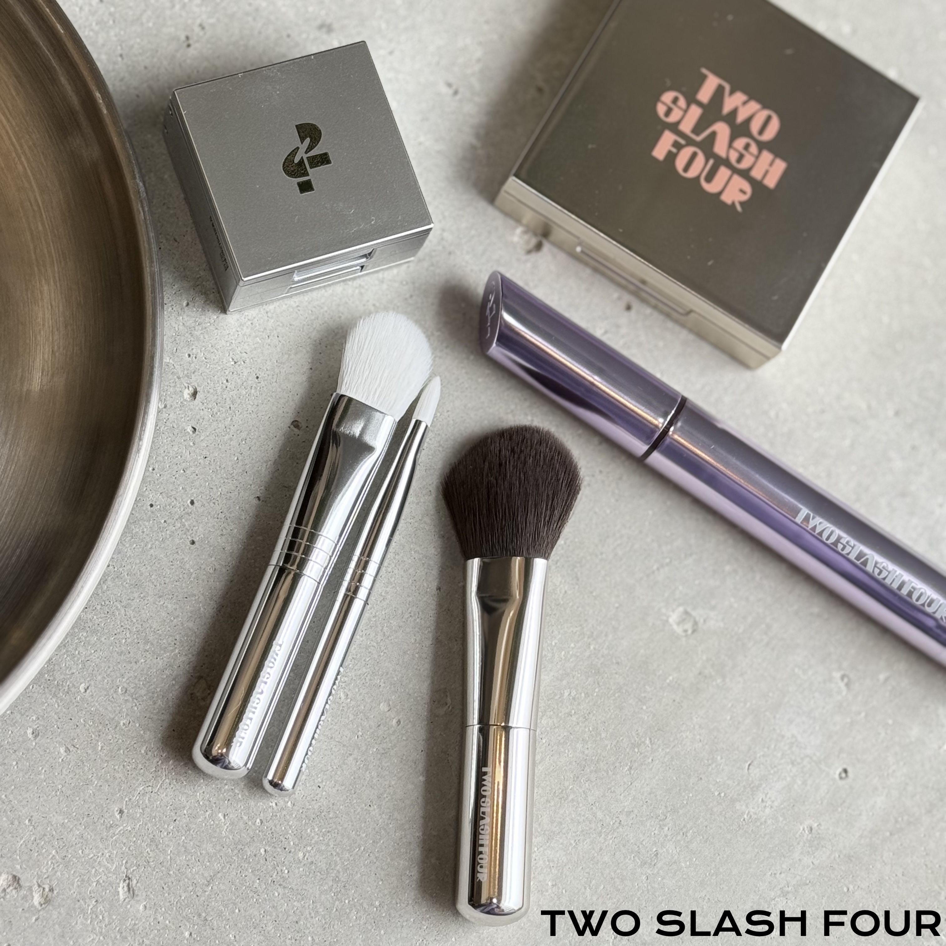 ストロビングフェイスキューブ/TWO SLASH FOUR/ハイライトを使ったクチコミ（1枚目）