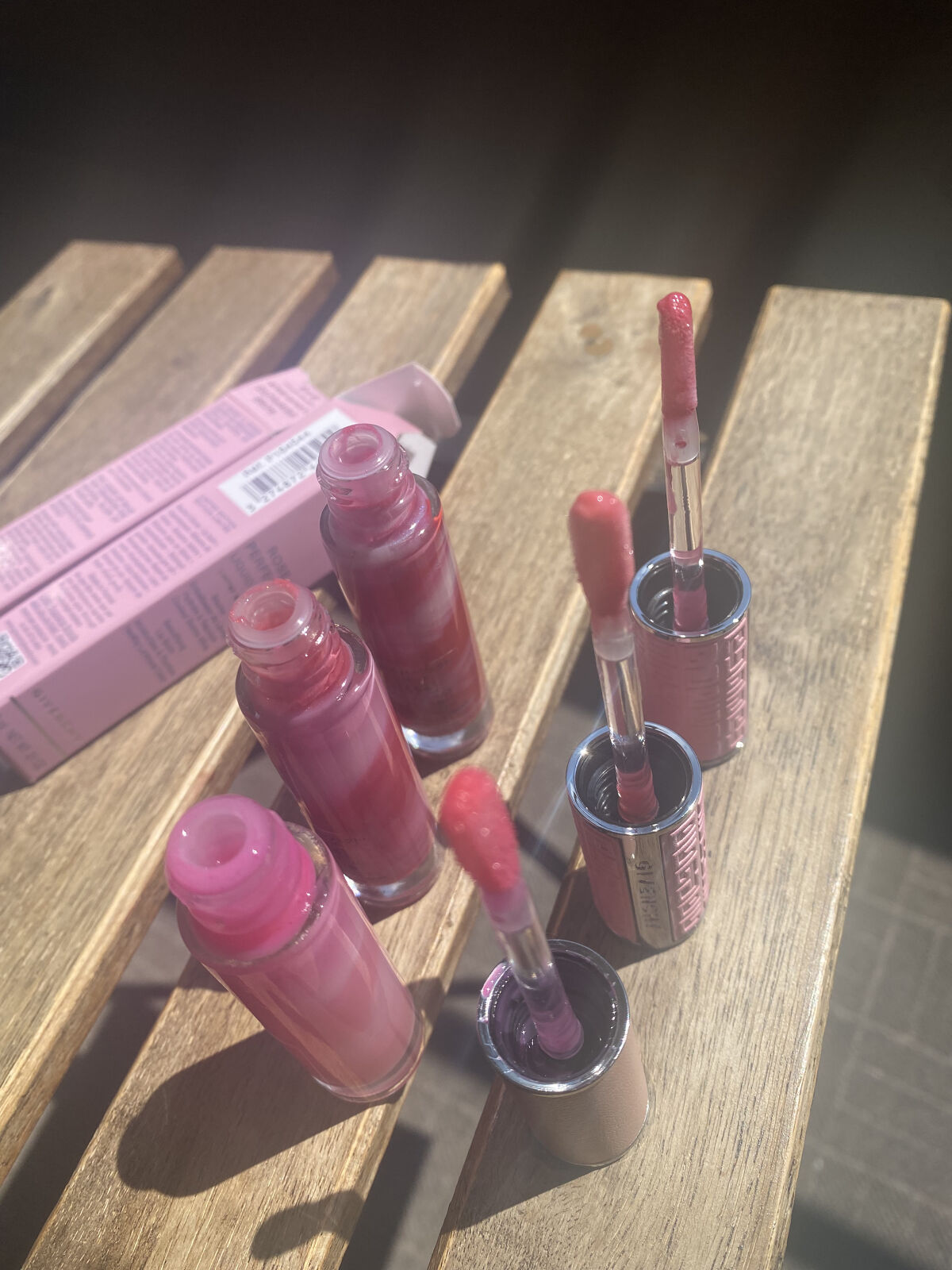 ローズ・パーフェクト・リキッド No.001 ピンク･イレジスティブル（新）/GIVENCHY/口紅を使ったクチコミ（2枚目）