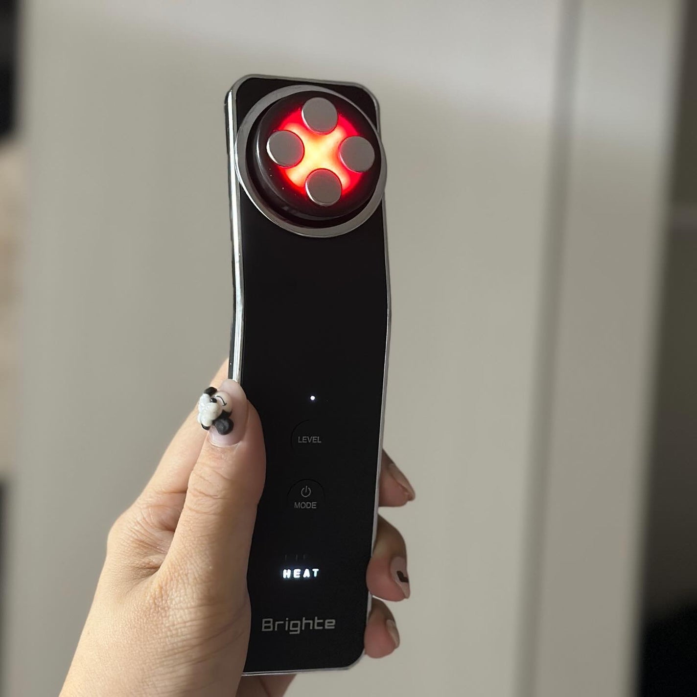 Brighteの美顔器・マッサージ エレキリフト&エレキブラシを使っ Brighteの美顔器・マッサージ エレキリフト&エレキブラシを使っ