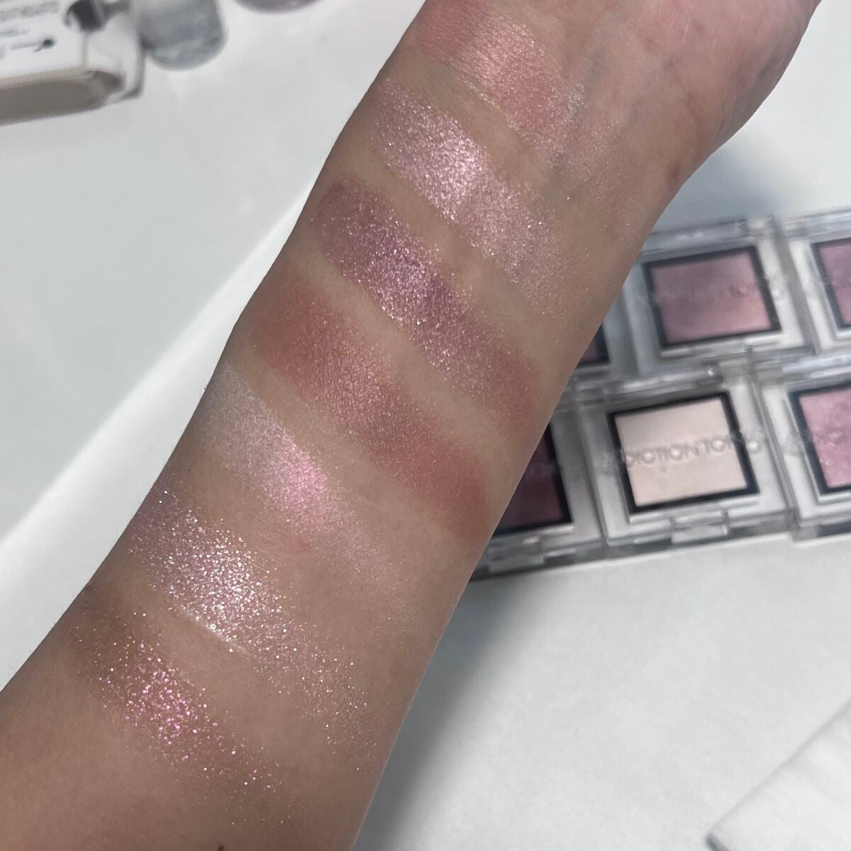 アディクション ザ アイシャドウ スパークル/ADDICTION/単色アイシャドウを使ったクチコミ(4枚目)