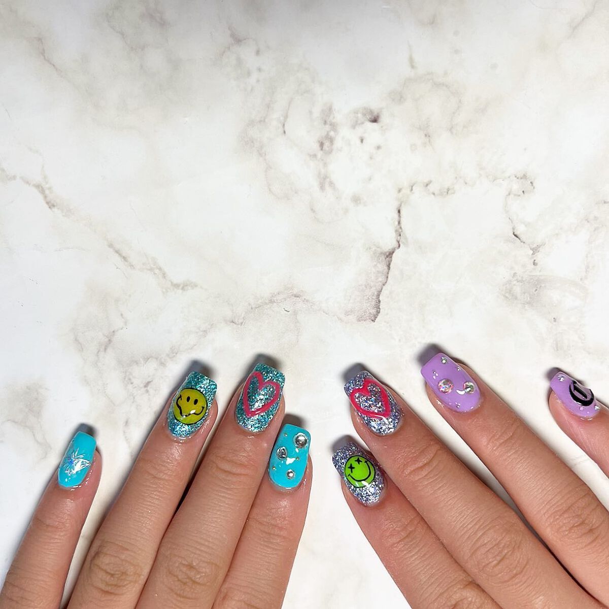 cst on LIPS 「#ギャル#ニコちゃん#むらさきネイル#あおネイル#夏ネイル#ネ..」(4枚目)